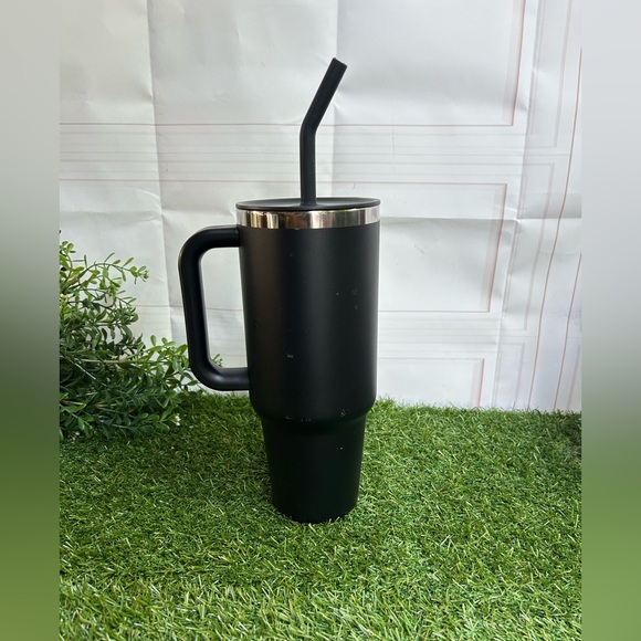 Hydro Flask
40 oz Travel Tumbler -
Black new ,flexible straw - Picture 8 of 16